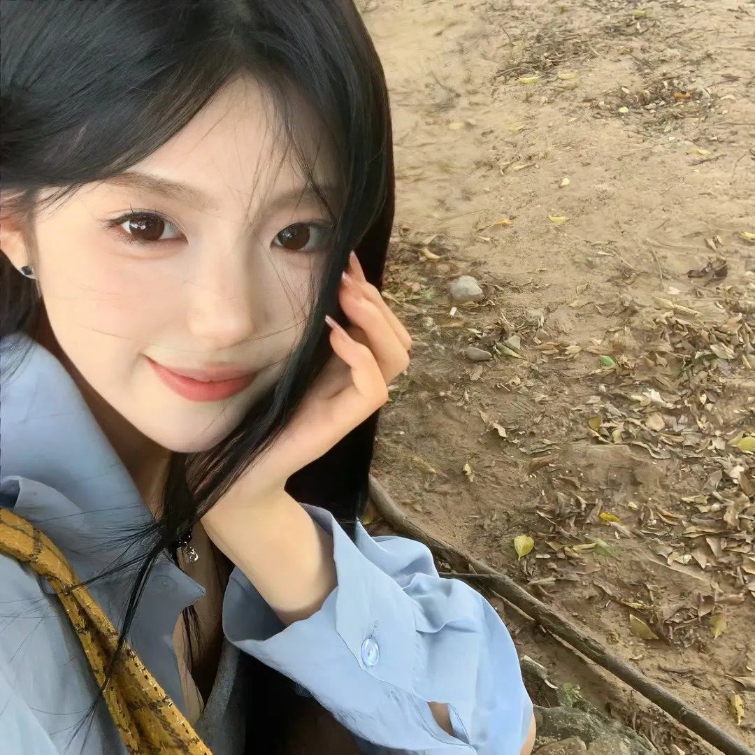 院子里的女人